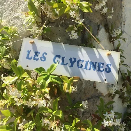 Les Glycines Studio *